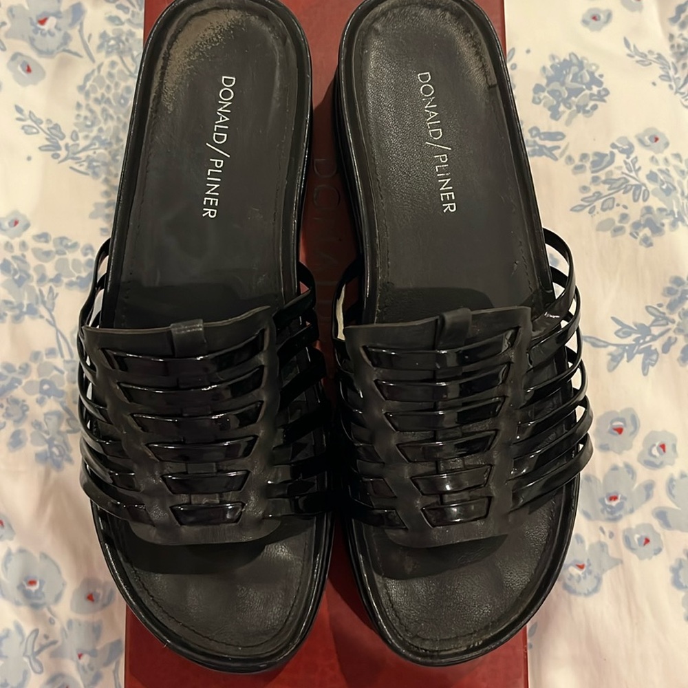 Donald J Pliner Black Cara Sandal Sz 7.5 used in box. Patent & kid leather